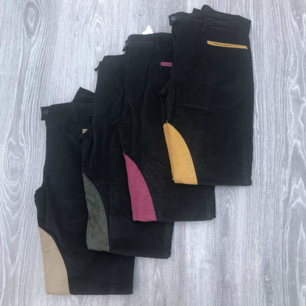 pantaloni sardi modello da fantino per andare a cavallo con rinforzi nelle gambe